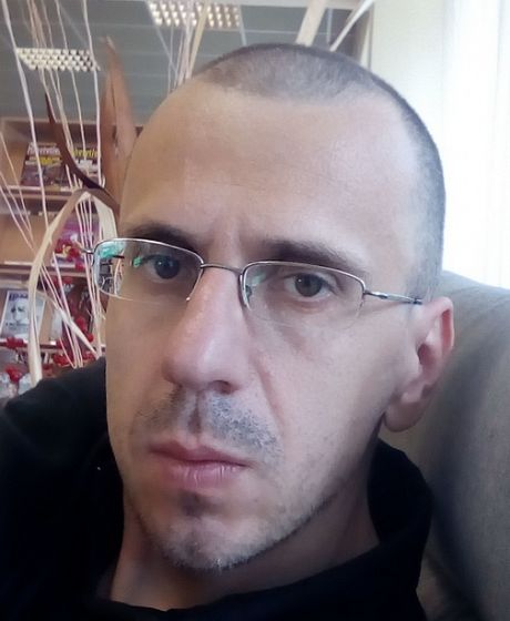 How old does he look?