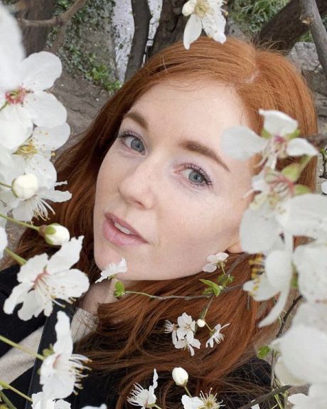 How old does she look?