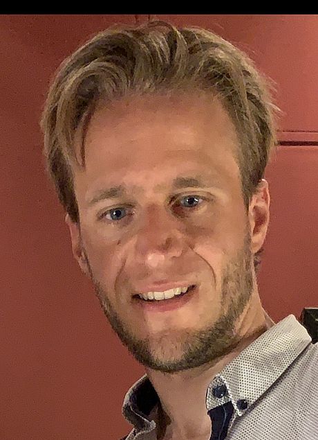 How old does he look?